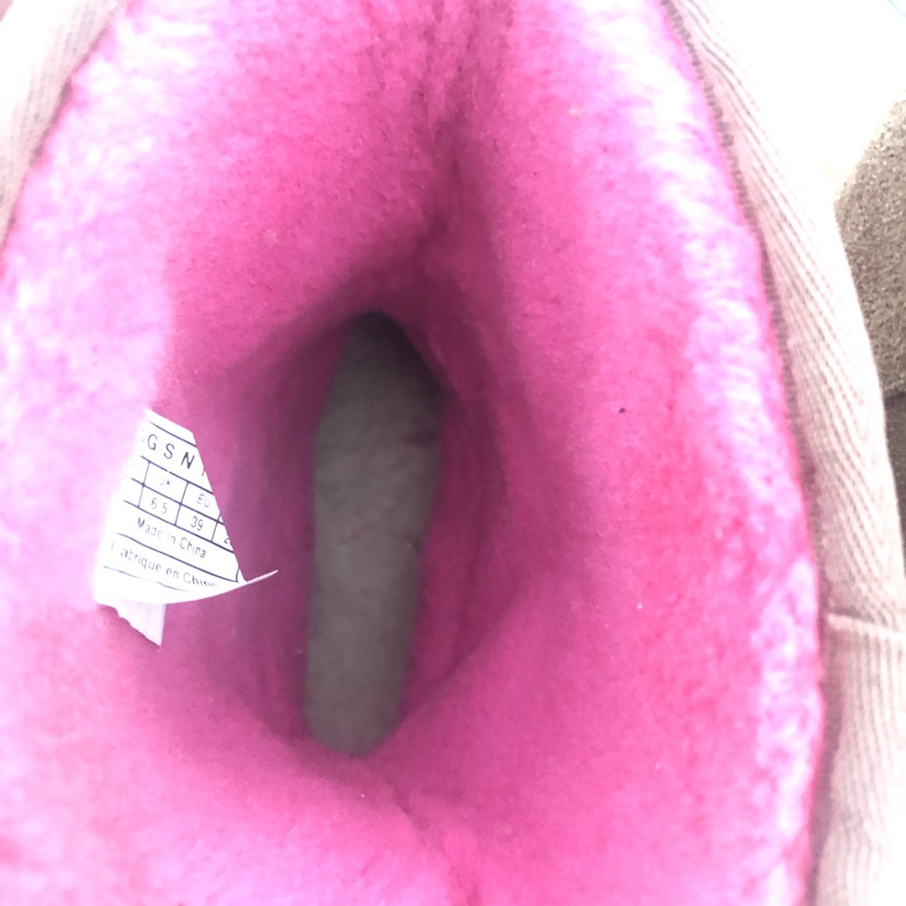 ♦️SOLD♦️UGG Australia I Heart Kisses Tan Suede - Picture 9 of 14